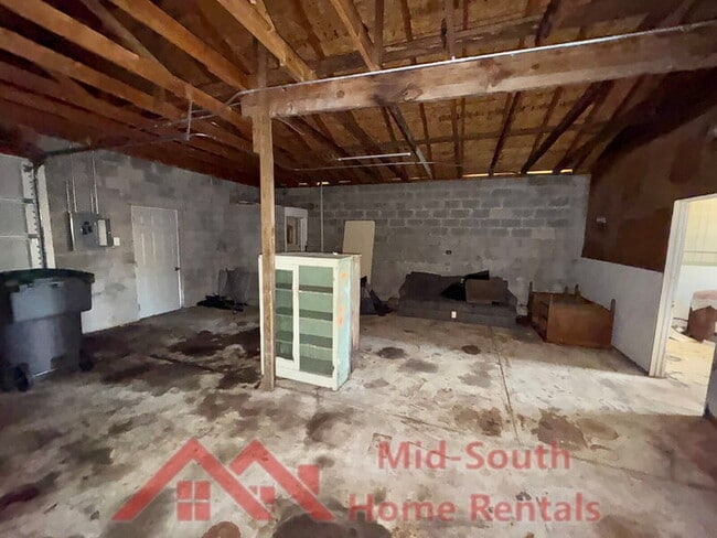 Building Photo - 135 S Greer St