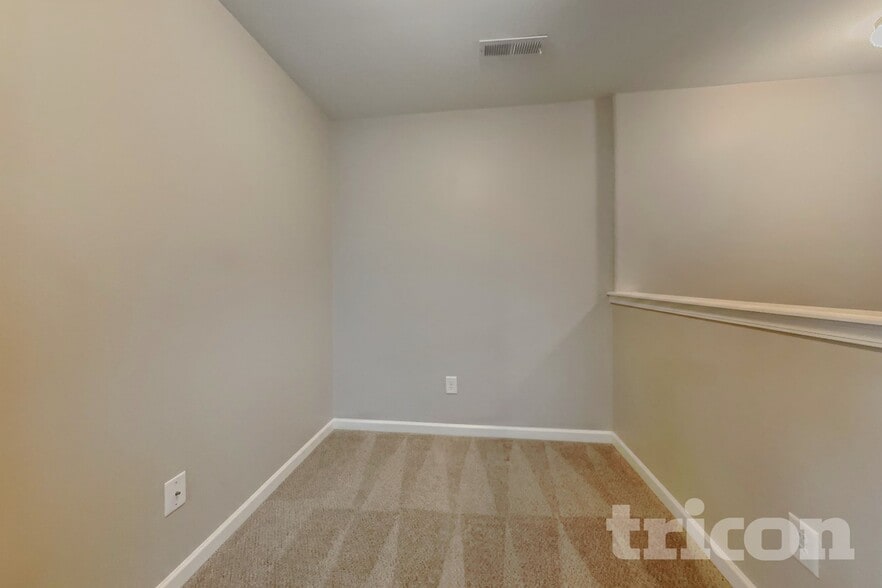 Building Photo - 1505 Hamilton Hills Dr