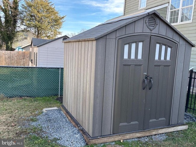 Building Photo - 6194 Riverview Dr