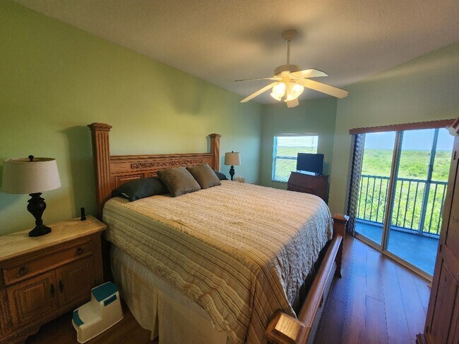 Building Photo - September Special,  50% off Move in with 1...