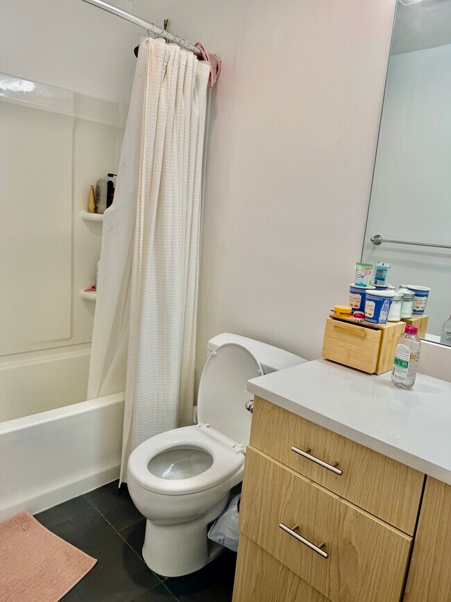 Building Photo - 829-833 Beacon Unit 504