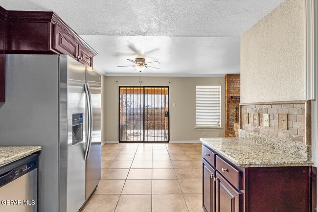 Building Photo - 150 Silver Shadow Dr