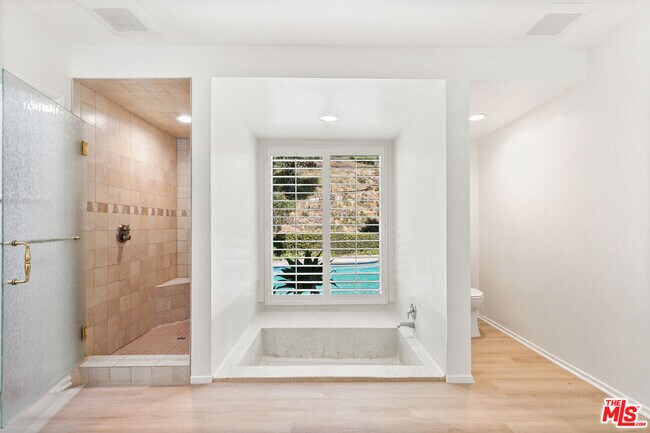 Building Photo - 8900 Alto Cedro Dr