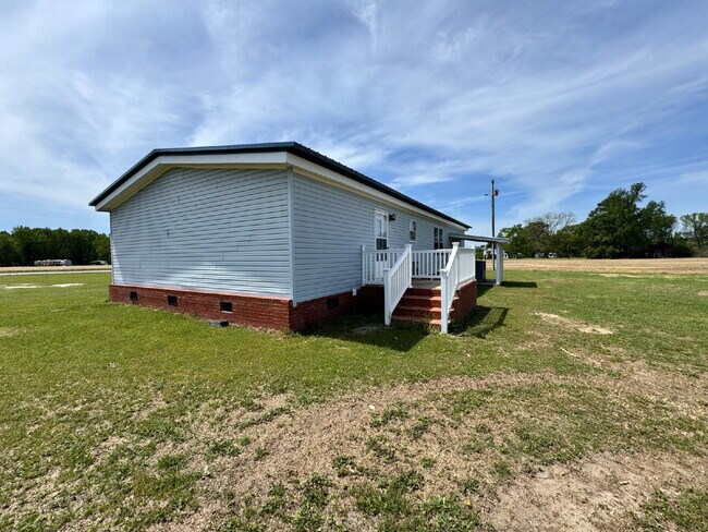 Building Photo - SPACIOUS & IMMACULATE! 3 BR | 2 BA DOUBLEWIDE ON .77 ACRE *MT OLIVE*