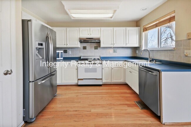 Building Photo - 4812 N Silverlace Dr