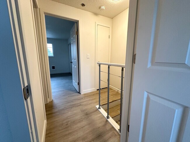 Building Photo - 3 Bedroom Cornelius Duplex, with Lots of U...