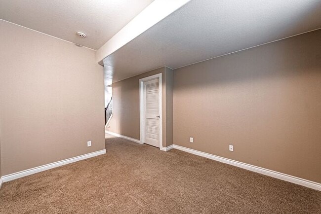 Building Photo - Stunning 5BR Home with Luxury Master Suite & Low-Maintenance Yard!