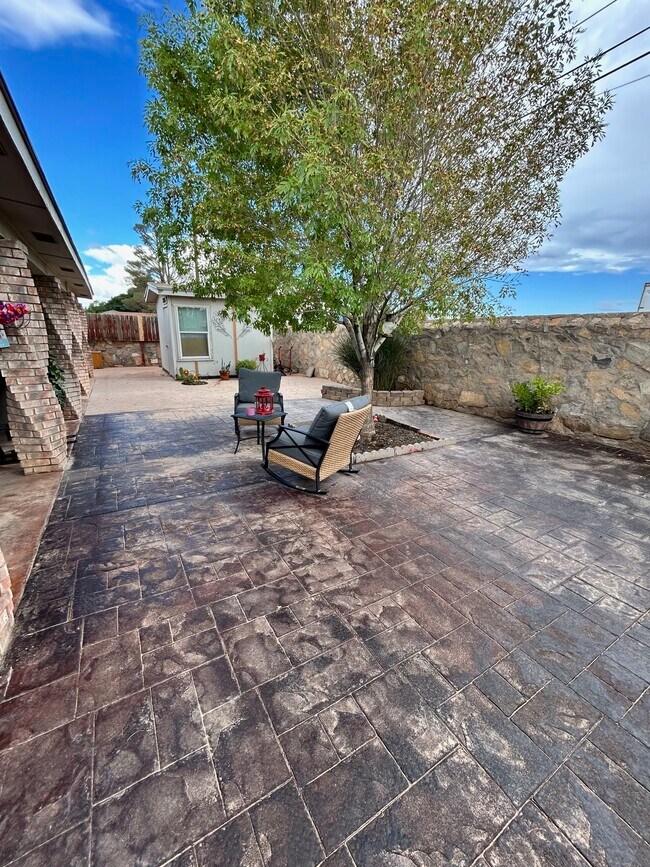 Building Photo - 12416 Flora Alba Dr