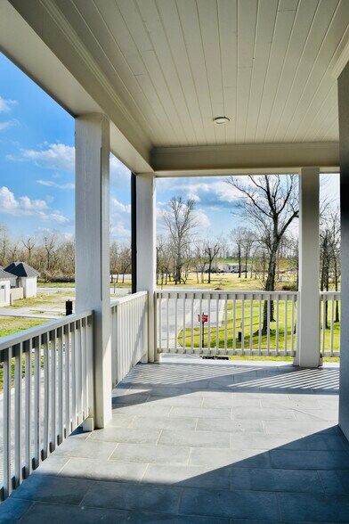 UPSTAIRS PORTCH - 3305 Pointe Marie Dr
