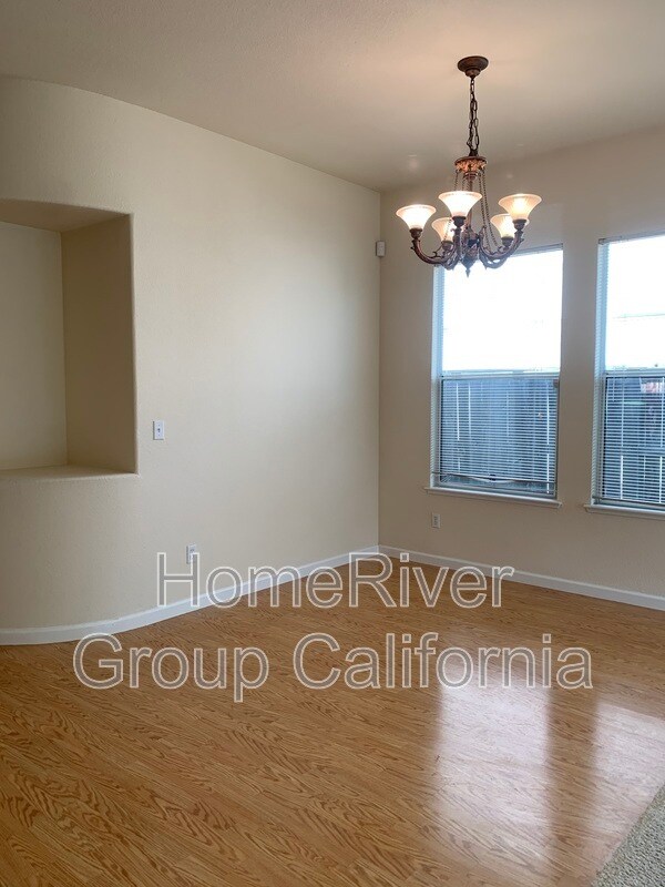 Building Photo - 2224 Bastona Dr