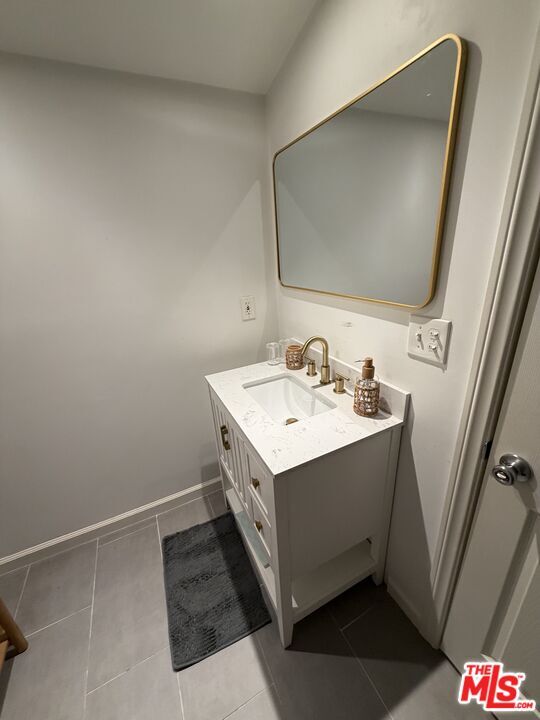 Building Photo - 602-6025 N Maple Dr