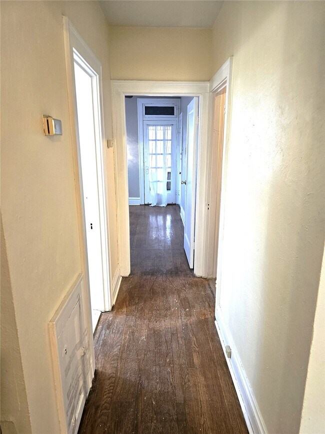 Building Photo - 4953 Holly Hills Ave