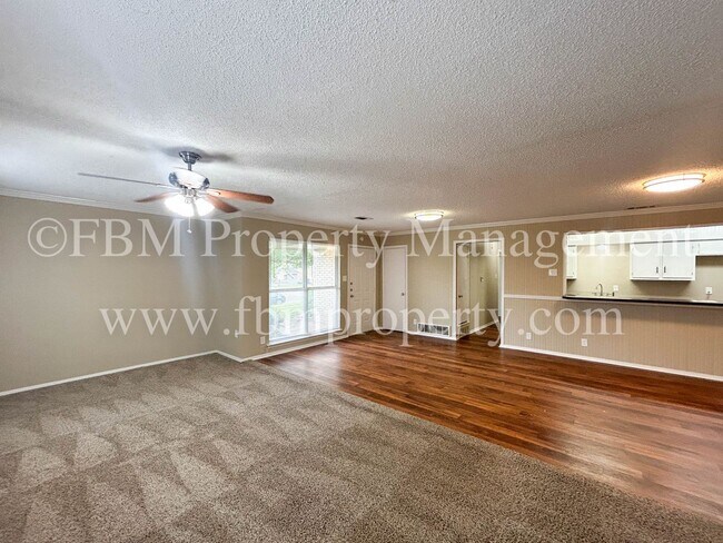 Building Photo - 713 Phillips Dr