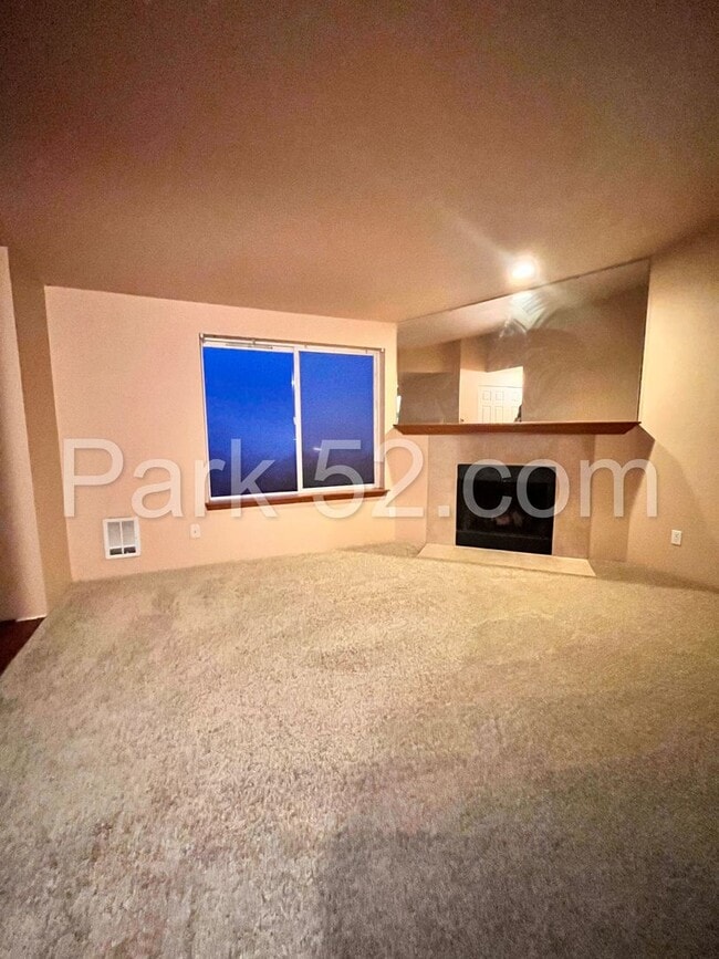 Building Photo - Puyallup Area 2 Bedroom 2nd Floor Apartment