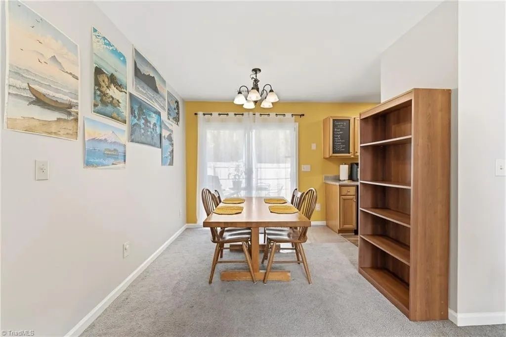 Building Photo - 11 Franklinwood Dr