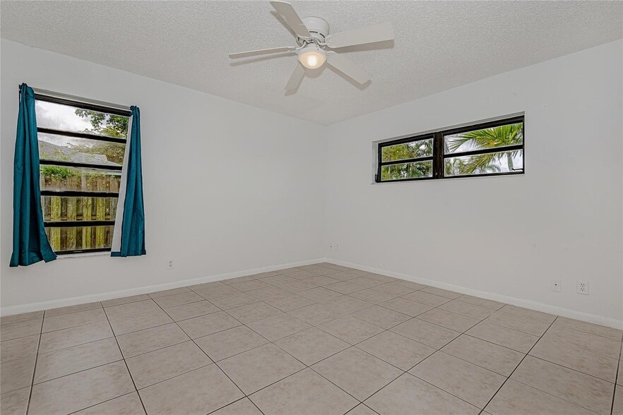 Building Photo - 2831 NW 51st Ter