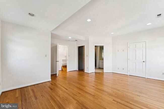 Building Photo - 7702 Leesburg Dr