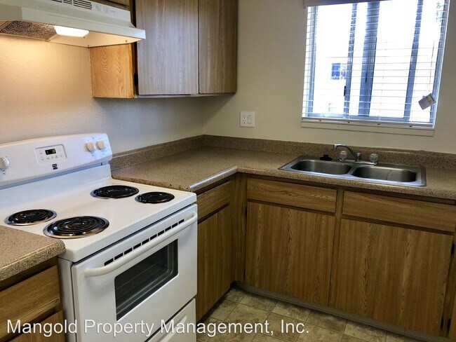 Building Photo - 904 Acosta Plaza