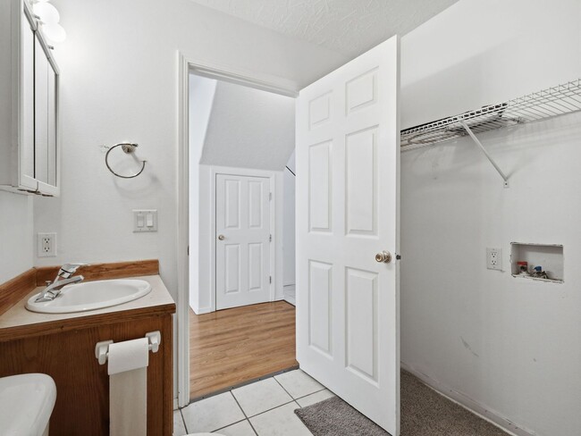 Building Photo - 580 7th Ct