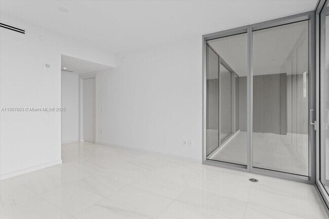 Building Photo - 300 Biscayne Blvd Way