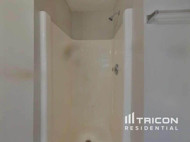 Building Photo - 40 Bramble Bush Trail