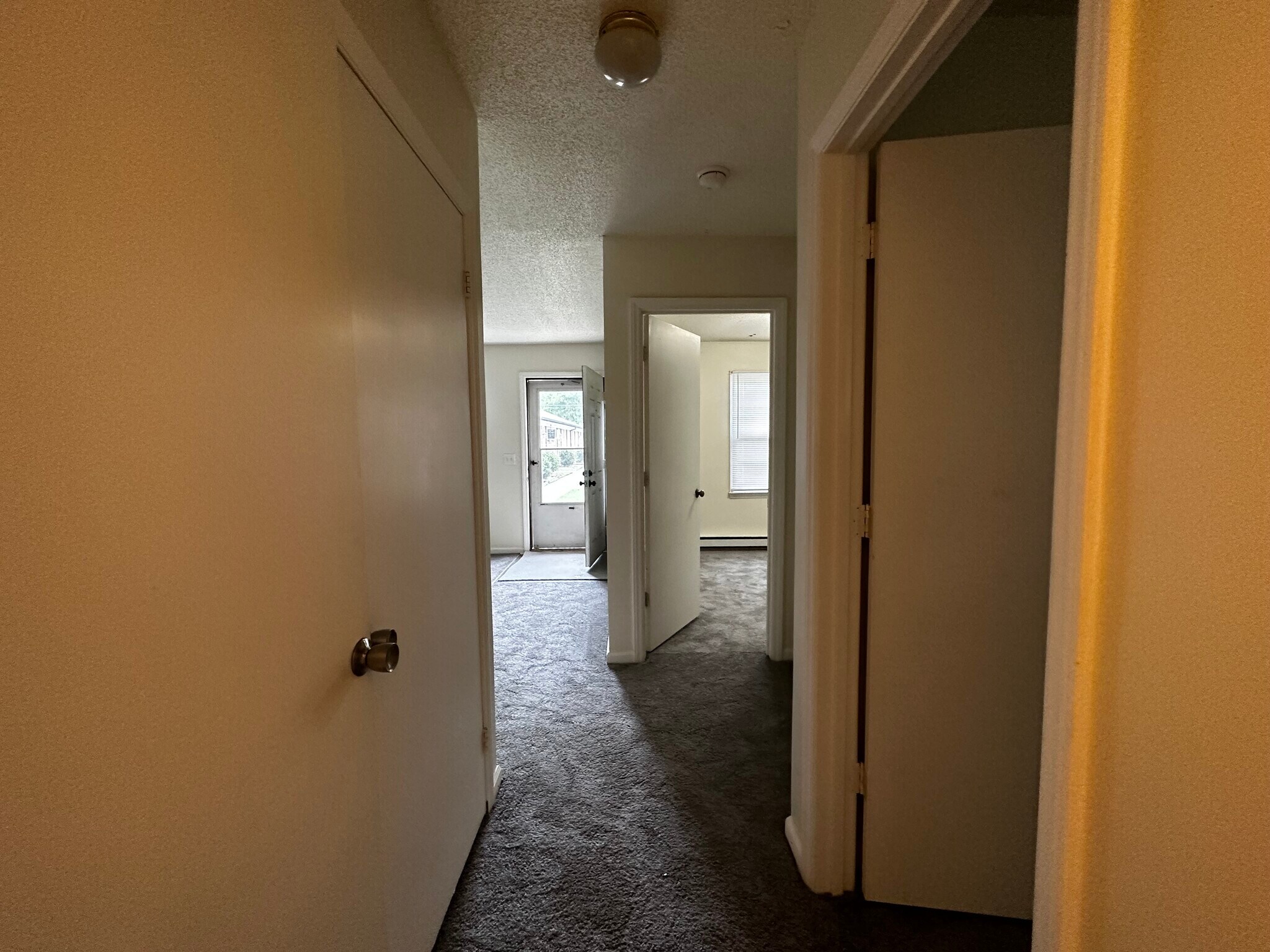 Building Photo - 112 Robbins Ave