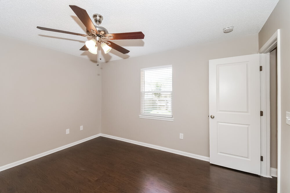 Building Photo - 1608 Twin Oak Dr W