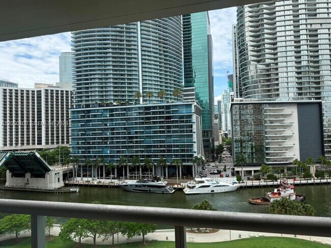 Building Photo - 475 Brickell Ave