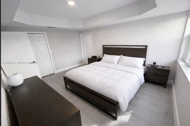 Building Photo - 6670 NW 114th Ave