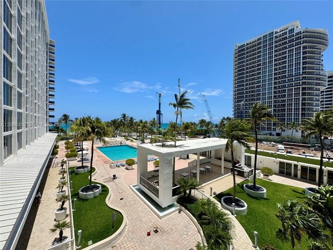 Building Photo - 10275 Collins Ave