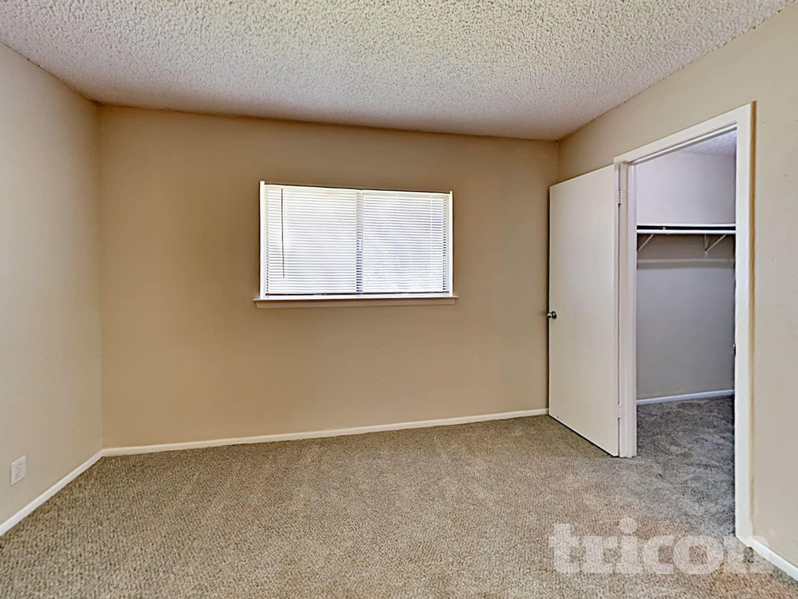 Building Photo - 827 Thornedike Dr