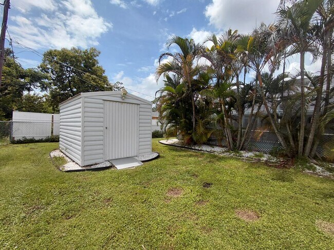 Building Photo - 20263 Hamilton Ave