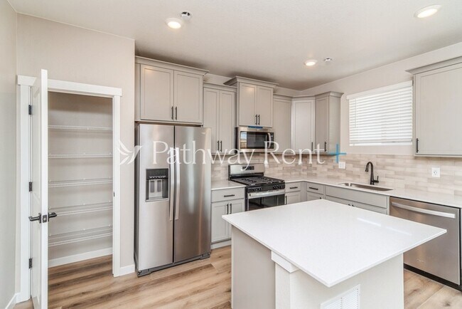 Building Photo - 9351 Yampa St