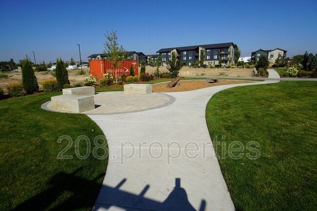 Building Photo - 1333 N Webb Wy
