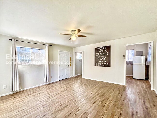 Building Photo - 6489 Rainbow Heights Rd