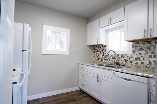 Building Photo - 5 Wallace St