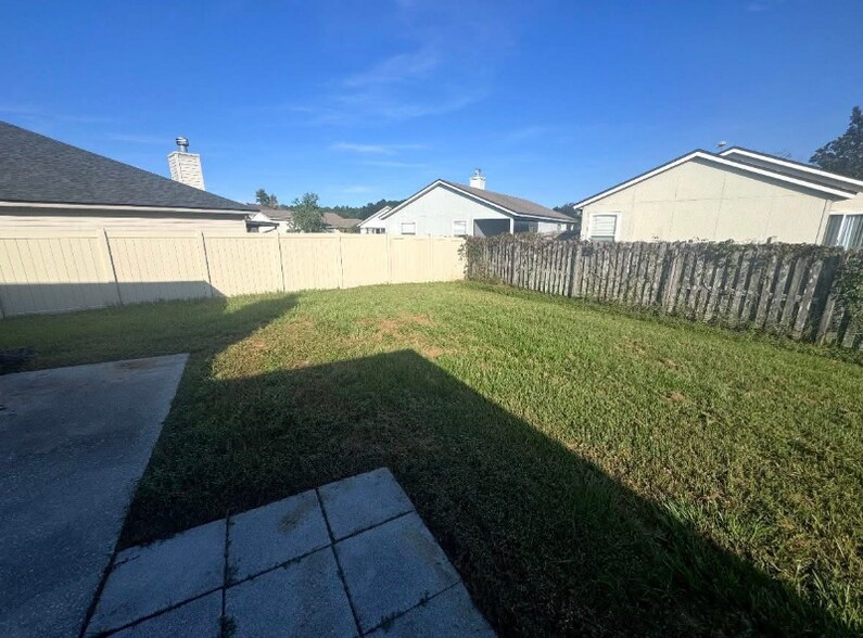 Building Photo - 1739 Saw Lake Drive