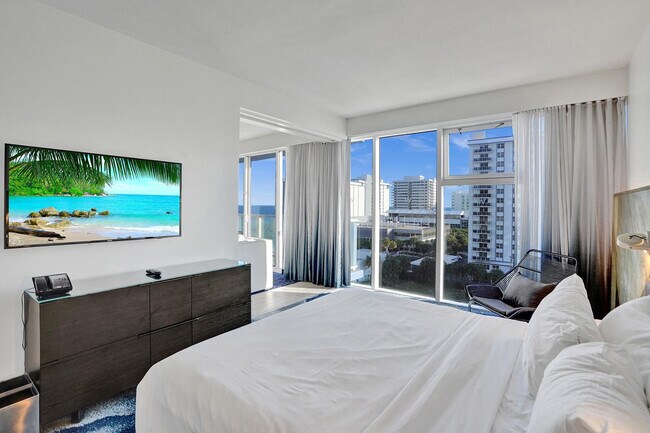 Building Photo - 3101 Bayshore Dr