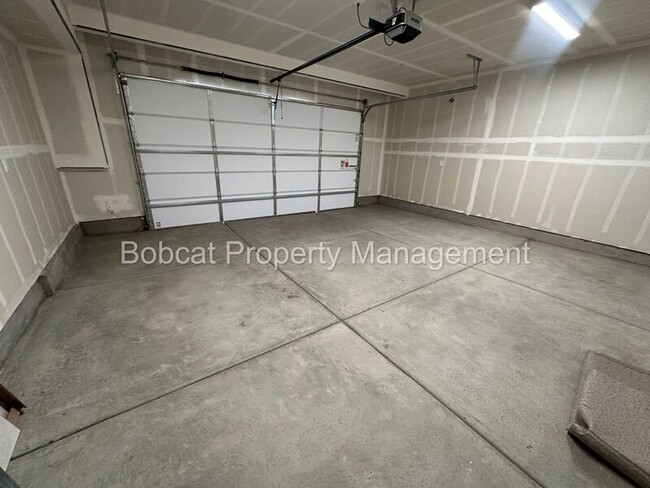 Building Photo - 864 Furlong Dr