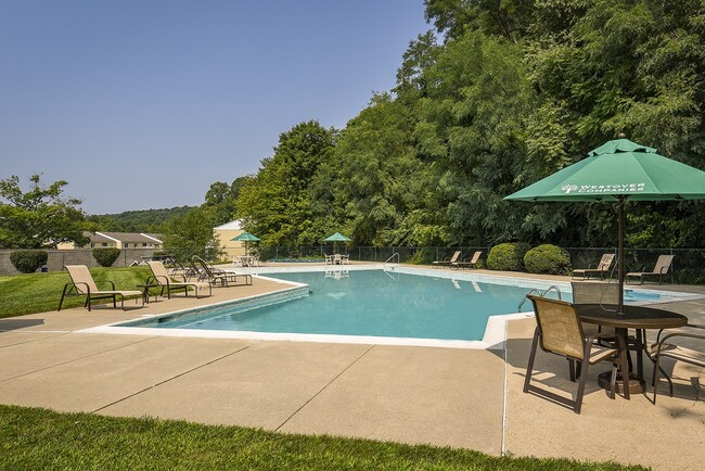 Swimming Pool - Norwood House Apartments