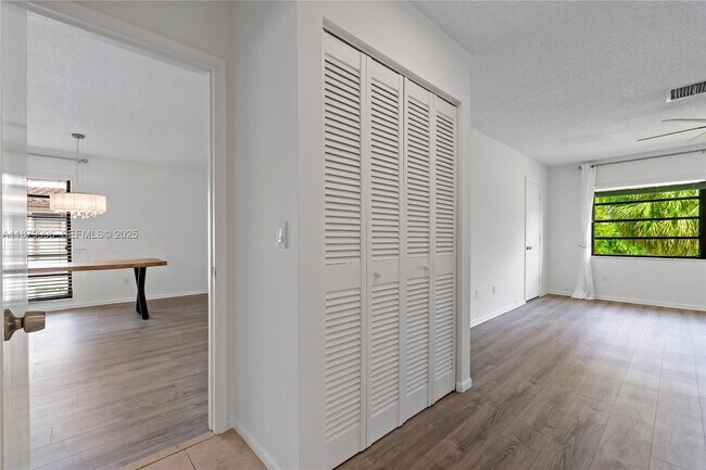 Building Photo - 21578 Juego Cir