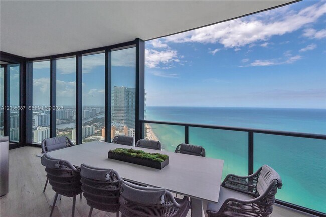 Building Photo - 18555 Collins Ave