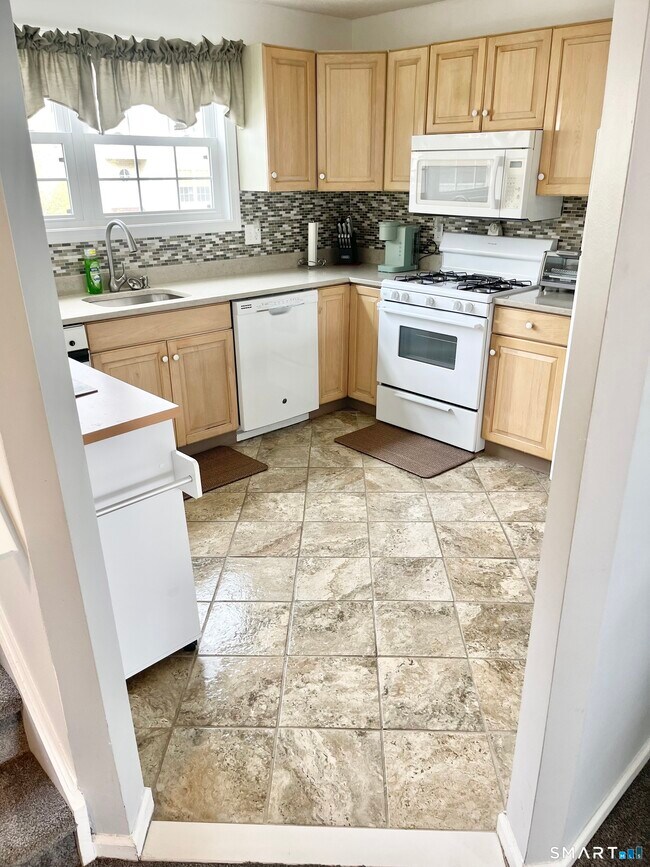 Building Photo - 2390 State St