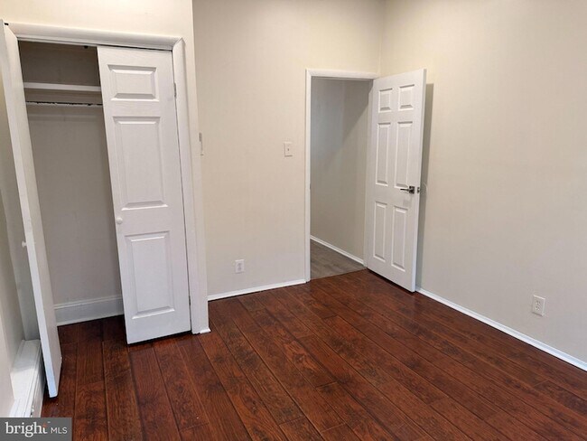 Building Photo - 2049 Snyder Ave