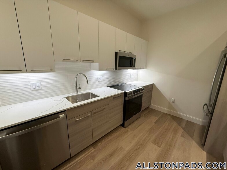 Building Photo - 1079 Commonwealth Ave