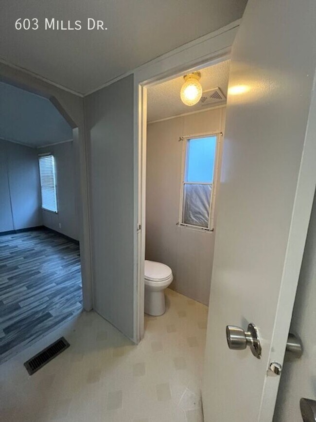 Building Photo - 603 N Mills Dr