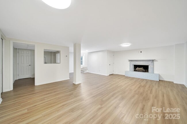 Building Photo - 3222 Clark St