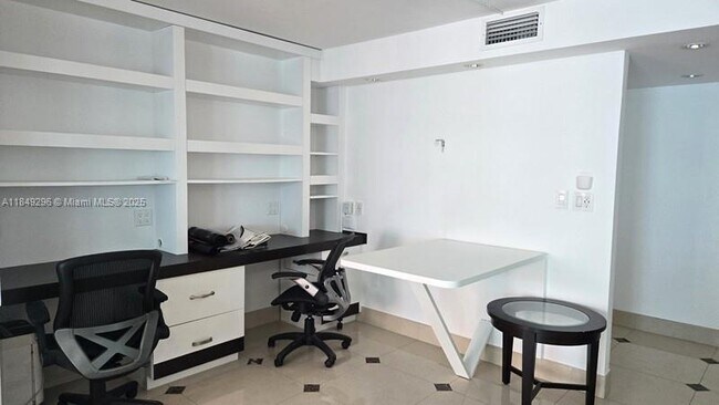 Building Photo - 18051 Biscayne Blvd