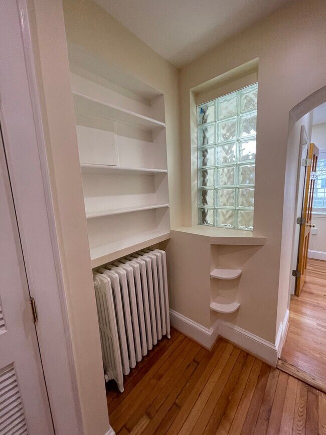 Building Photo - Charming 1928 Row Home for Rent with Modern Amenities — 2 Bedroom 2 Full Bath w/ 2 Half Baths, 2 ...