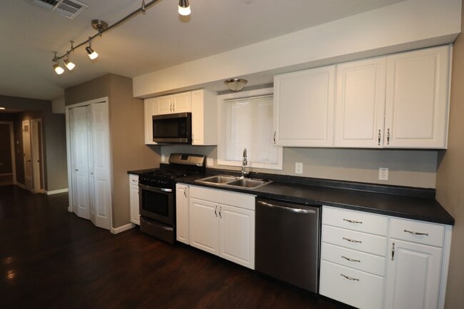 Building Photo - Family home for rent!